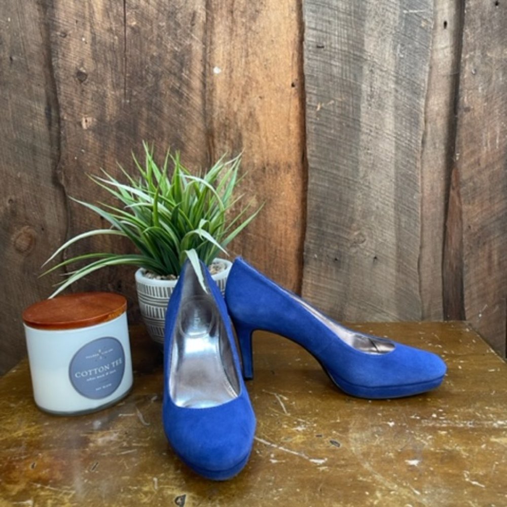 Calvin Klein Blue Suede Pump - Size 6